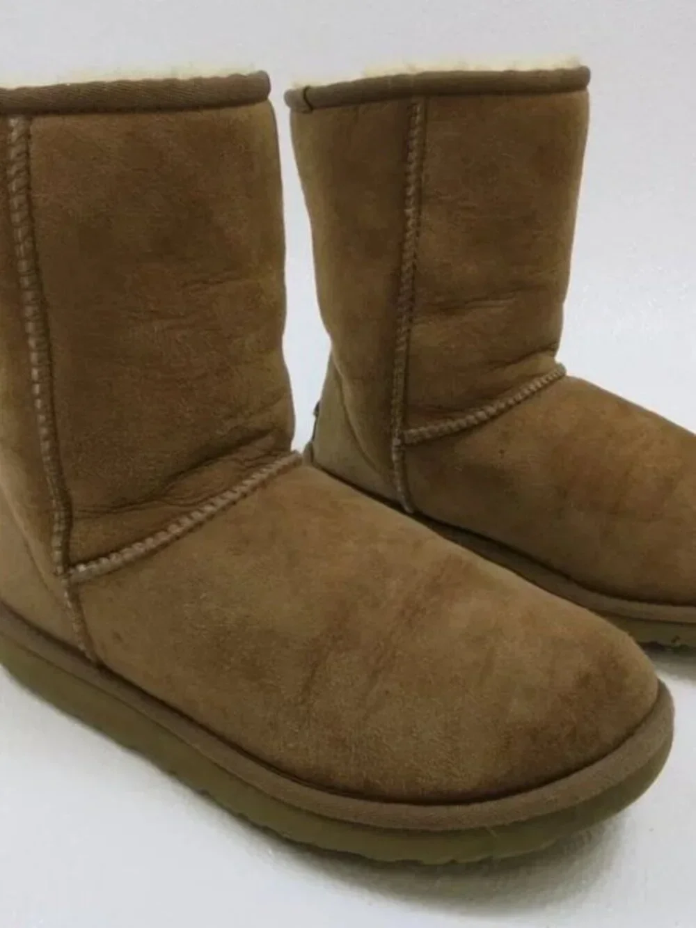 UGG Australia Classic Short 5825 Insulated Boots Shoes Women's Footwear sz 6
